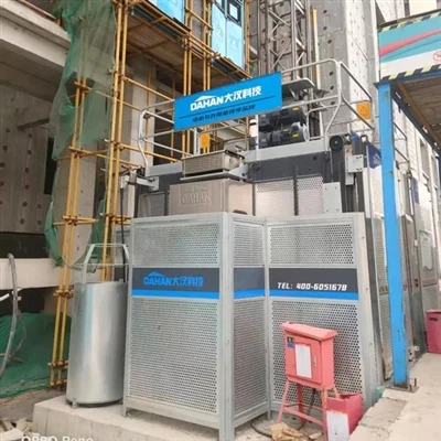 How should a mining crane that has stopped working be dealt with safely?